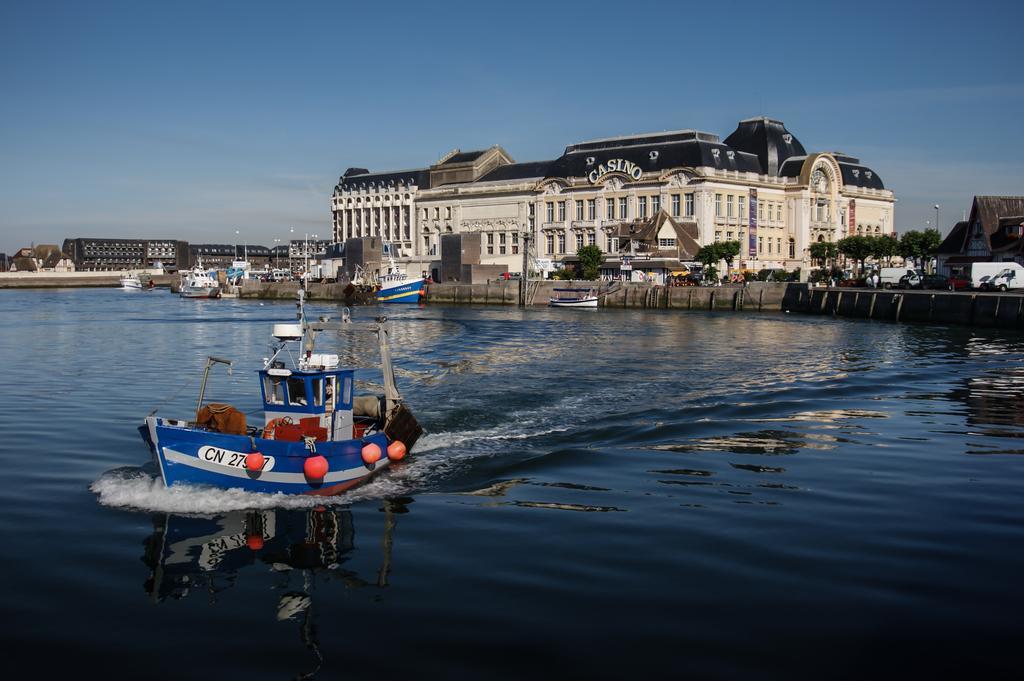 Mercure Trouville Sur Mer Esterno foto